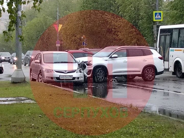 При ДТП на центральной улице Серпухова возгорания автомобилей не зафиксировано