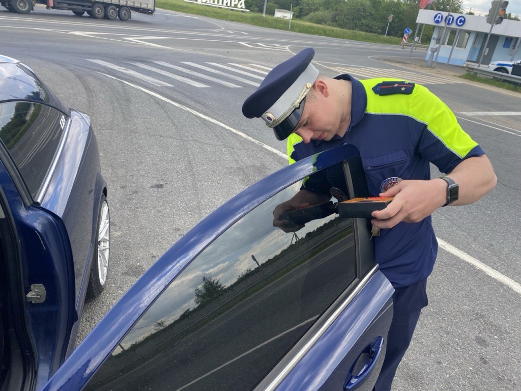 Водители самостоятельно устраняют нарушения правил тонировки после проверки  ДПС | REGIONS.RU / Кашира