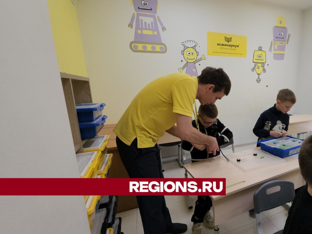 Дети изготовили модели бронетехники из конструктора | REGIONS.RU / Егорьевск