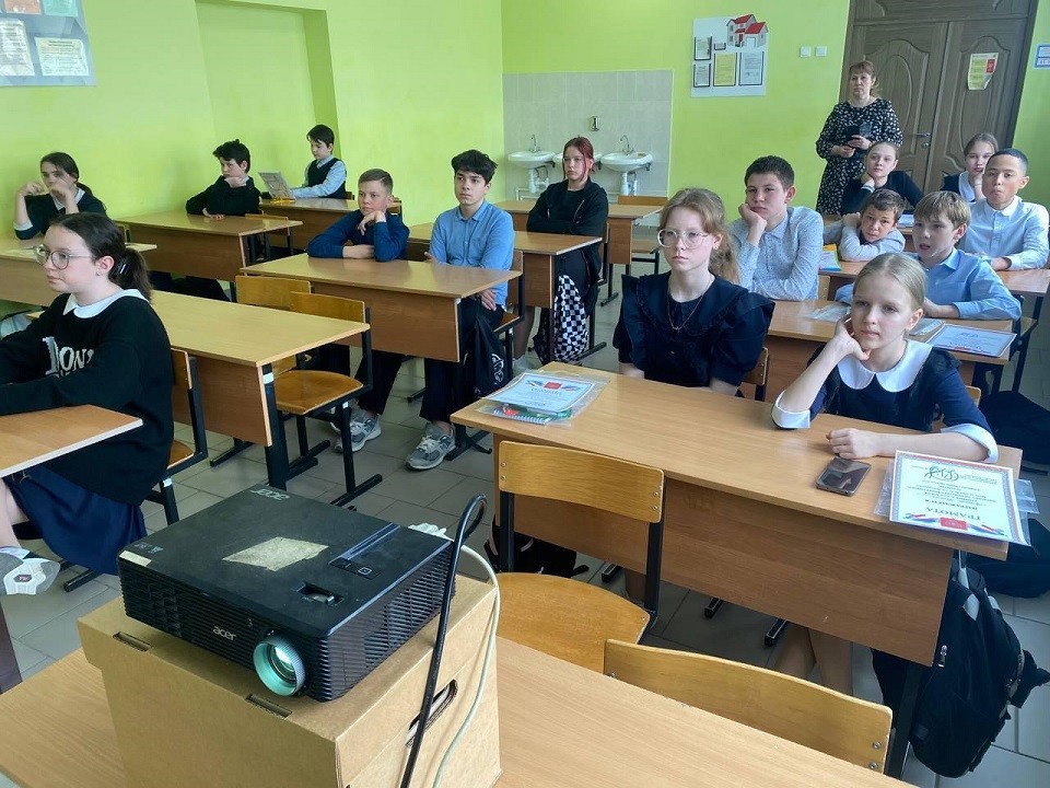 Школьникам из Воскренска прочитали лекцию о лесных вредителях