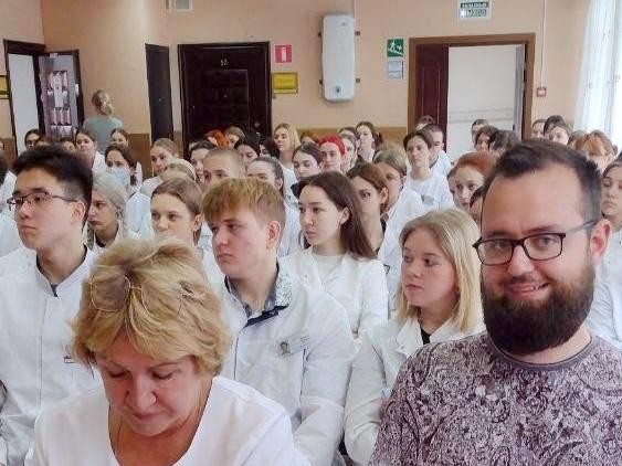 Выпускники Ногинского медколледжа узнали об условиях работы в центральной больнице Электростали