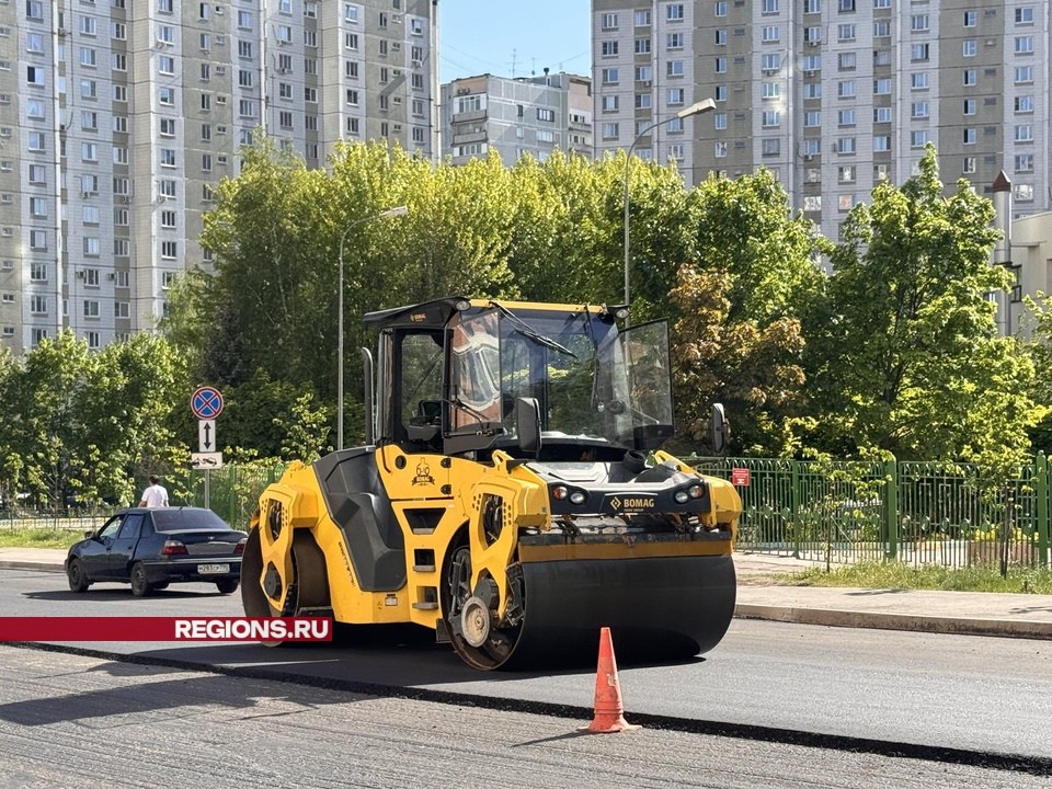 На улице Говорова началась укладка асфальта