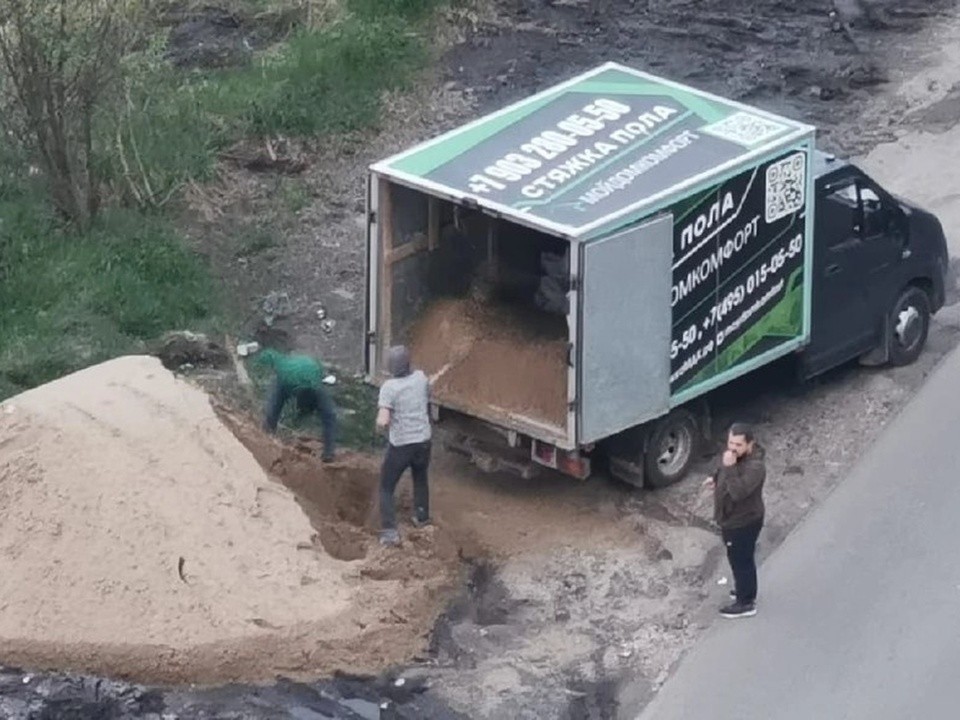 Взяли песок – посадите деревья: жители Раменского смогли остановить вывоз стройматериала с детской площадки