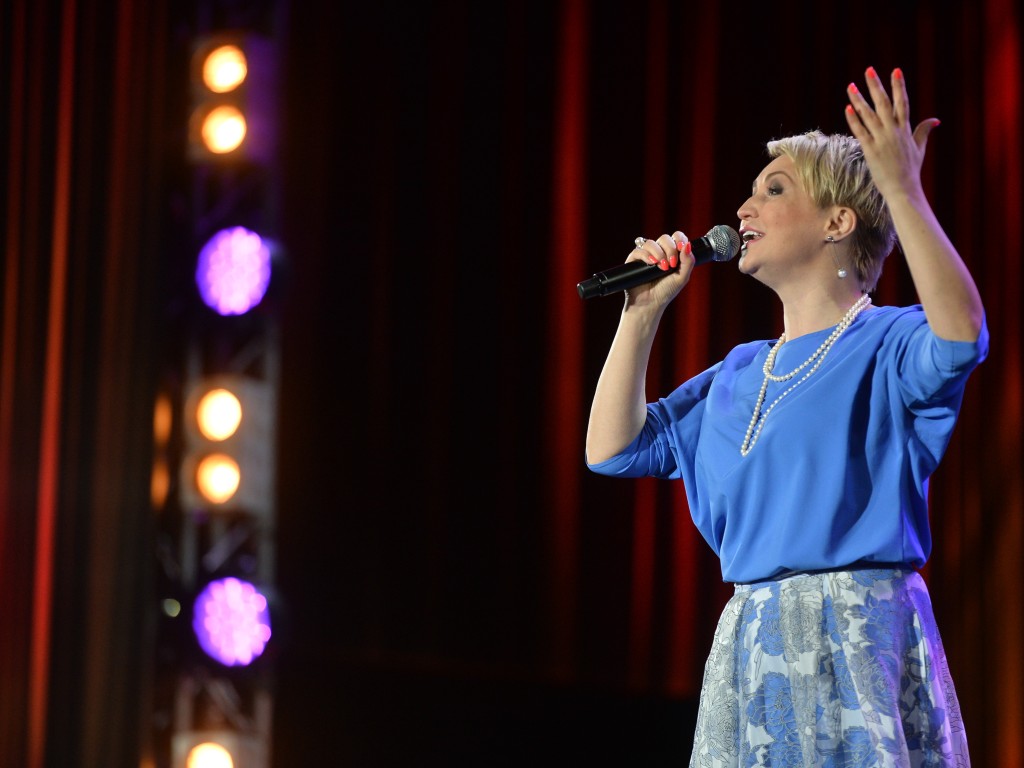 В Протвино популярная певица Катя Лель начала репетицию вечернего концерта