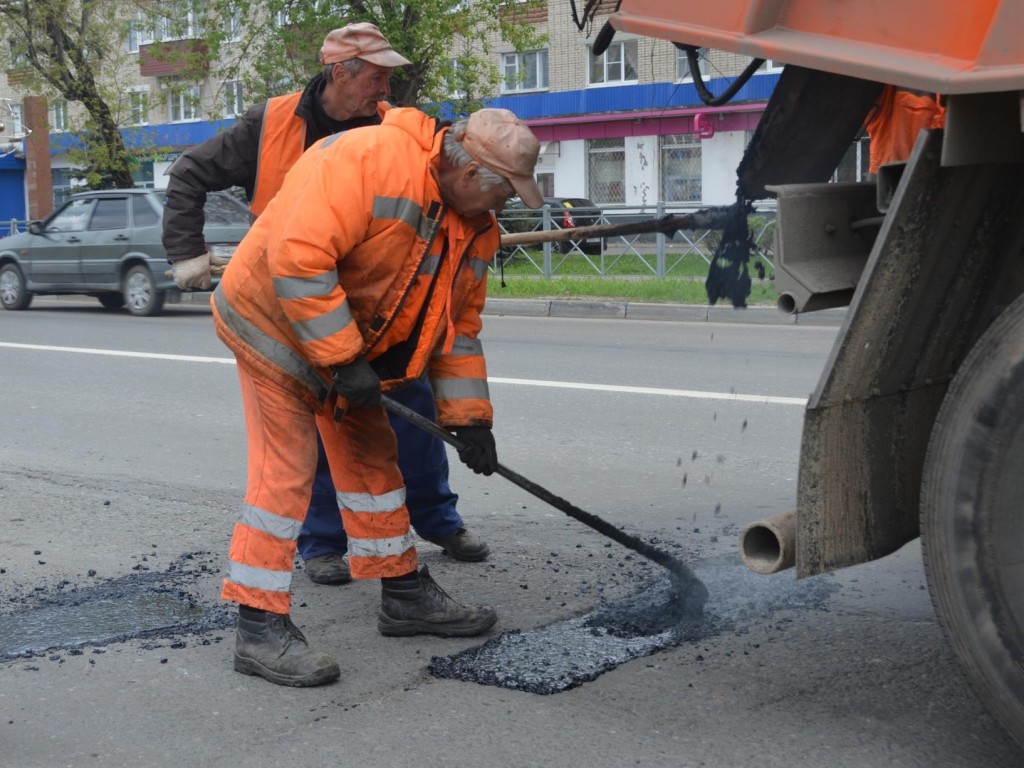 Ям на дорогах Большой Шатуры становится все меньше | REGIONS.RU / Шатура