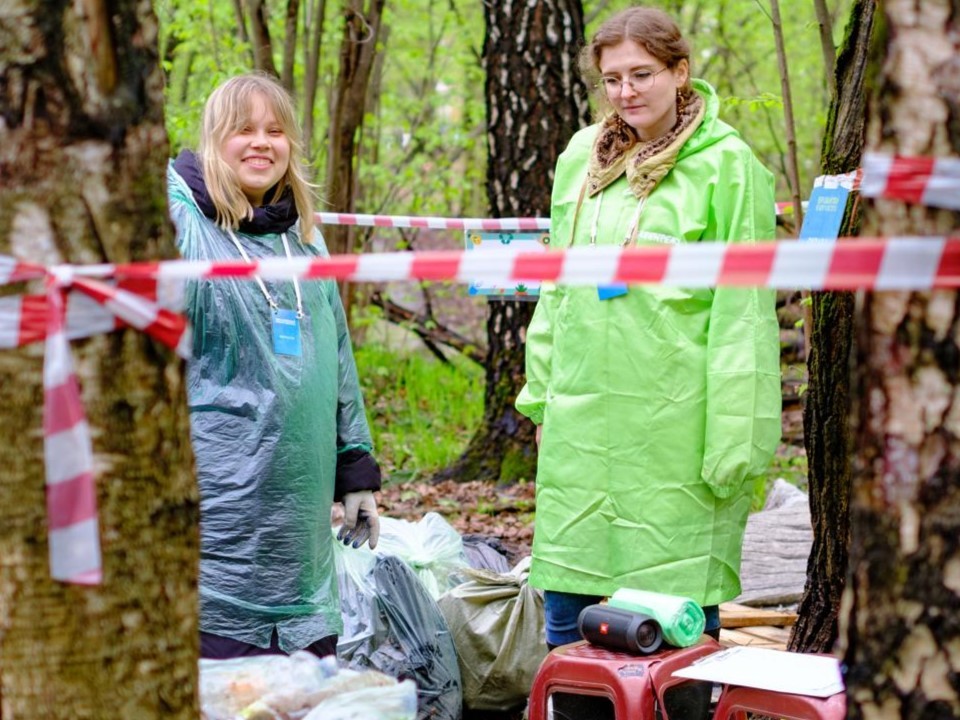 Сотни килограмм пластика и стекла собрали в Горенском лесопарке