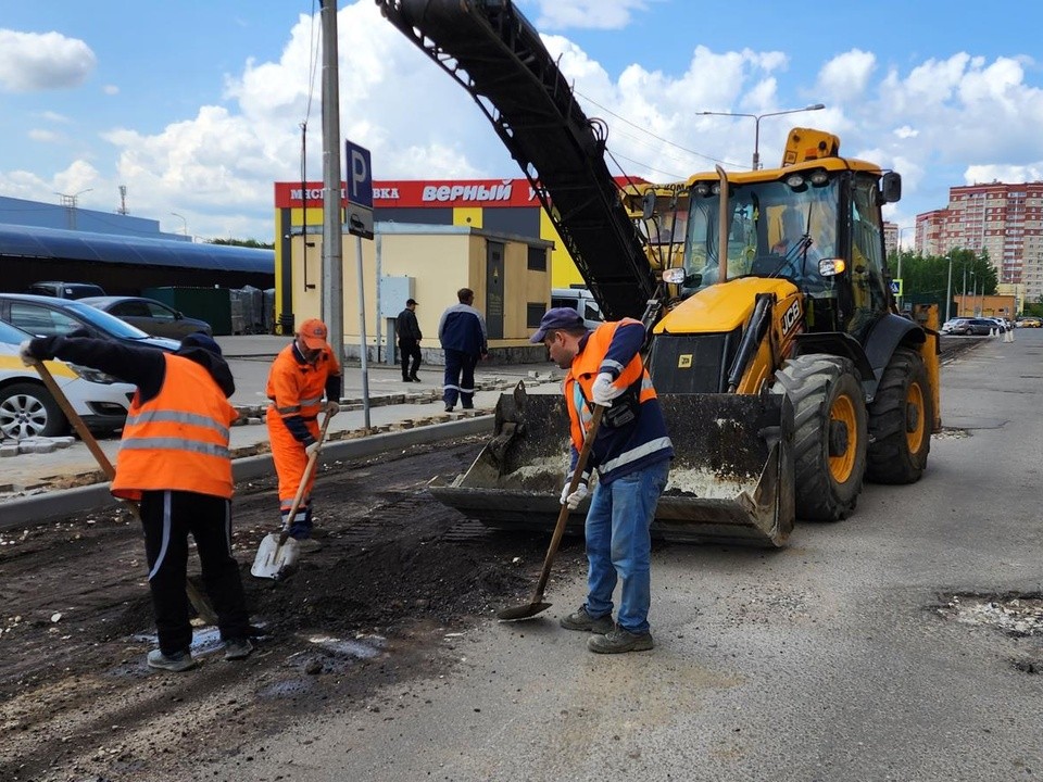 На улице Крымской в городе Раменское идет ремонт внутриквартальных дорог