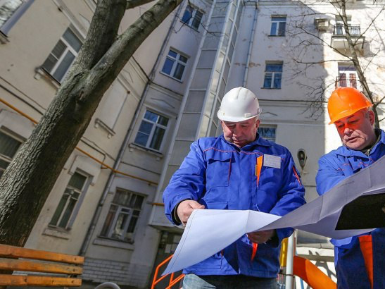 Шесть жилых домов округа готовят к обновлению систем, крыш и фасадов в мае