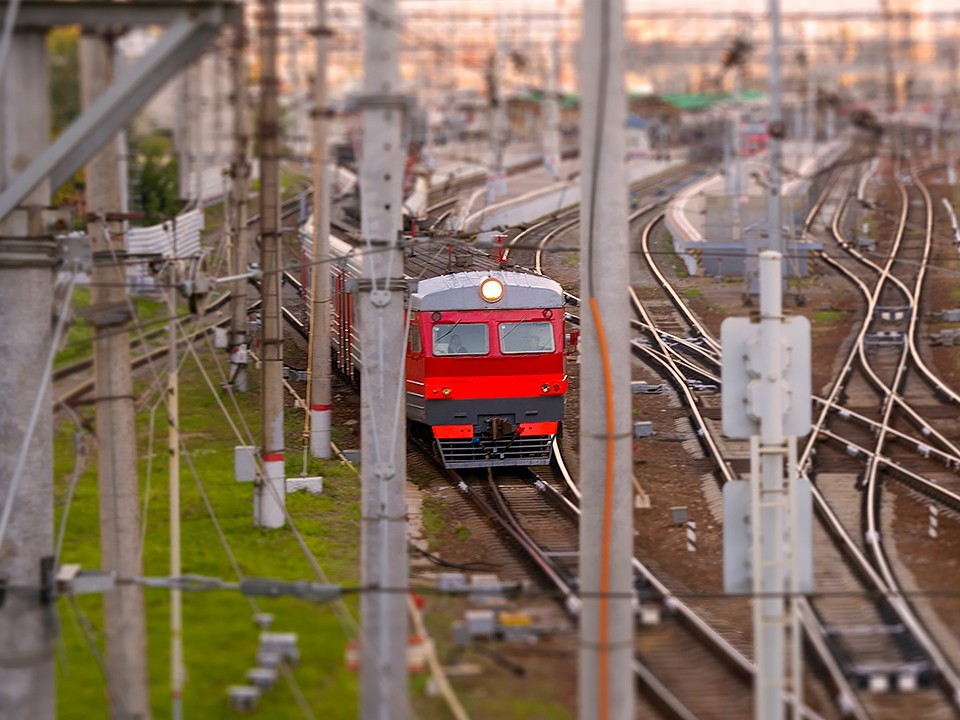 Убитый током подросток повис между вагонами электрички в Подмосковье