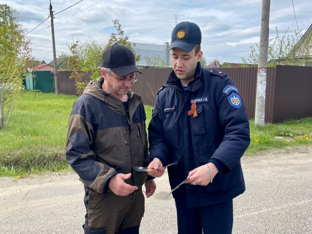 Пожарные напомнили жителям округа о безопасности при пользовании печью