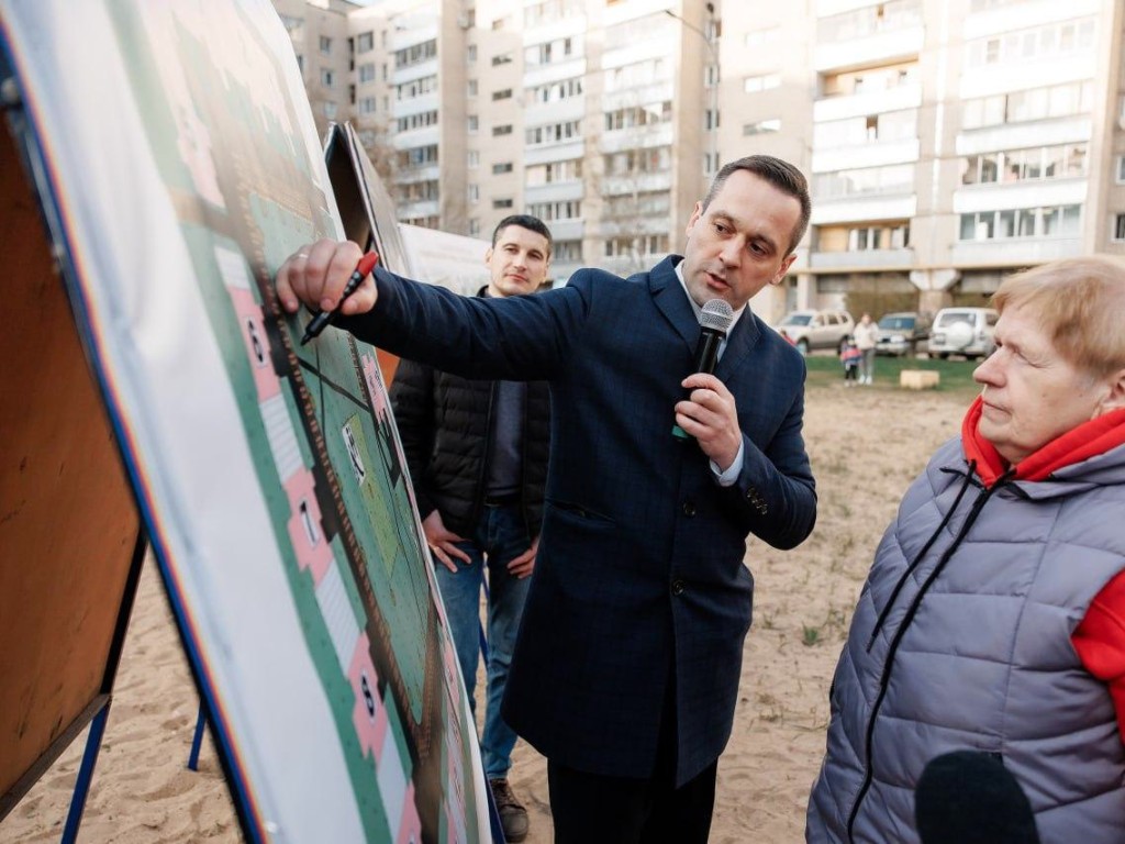 Жители обсудят развитие города с представителями администрации во дворе дома на Энтузиастов