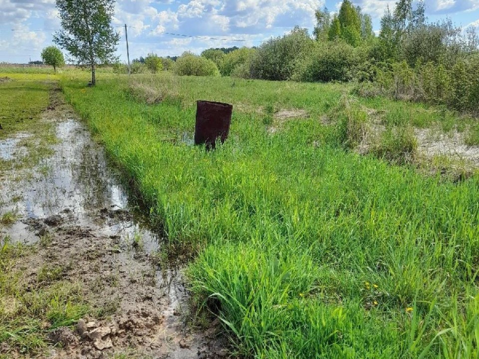 В деревне Дмитровка устранили подтопление огородов от пожарного озера