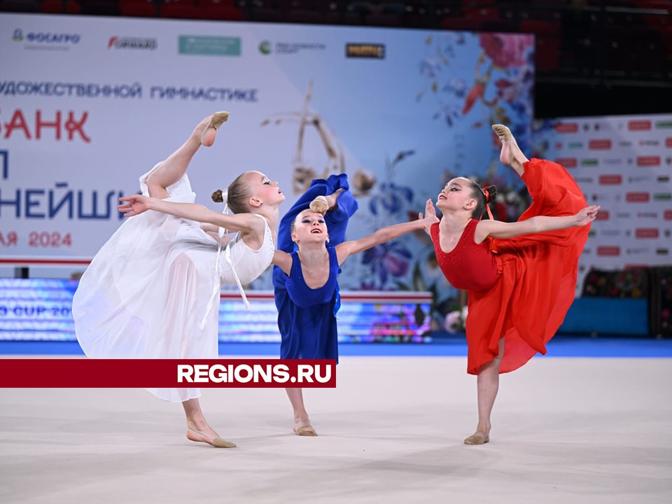 Юные гимнастки поразили зрителей в Москве своим выступлением и сфотографировались со звездами спорта