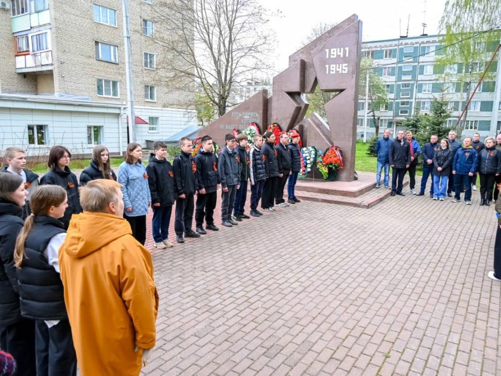 В Скоропусковском открыли мемориальную доску в память о погибших героях СВО  | REGIONS.RU / Сергиев Посад