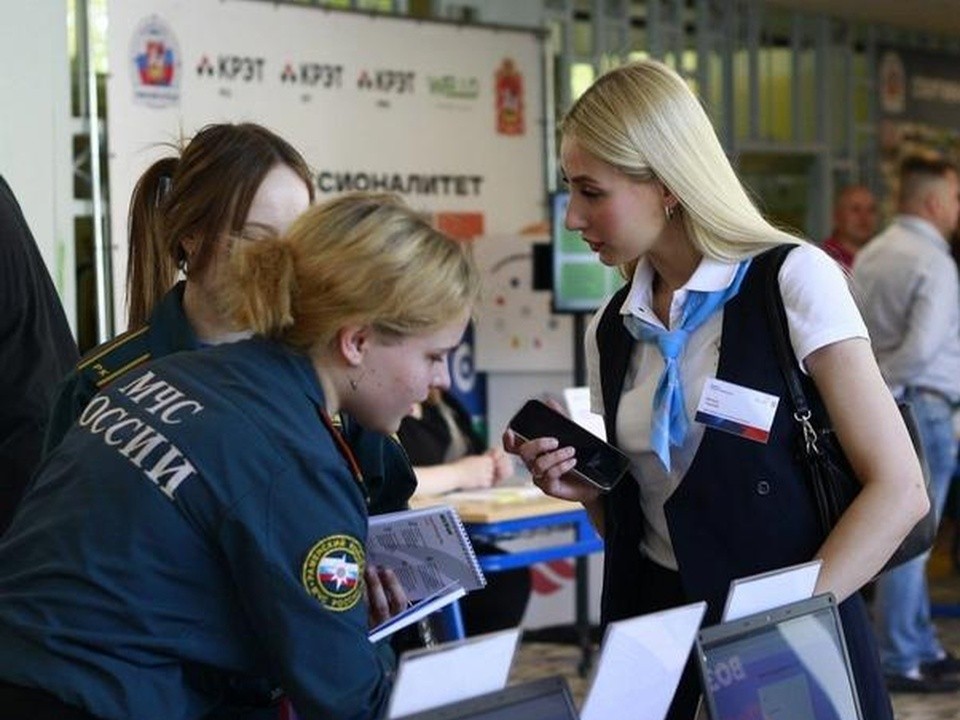 Более 200 вакансий от 15 предприятий представили на ярмарке трудоустройства в Раменском колледже