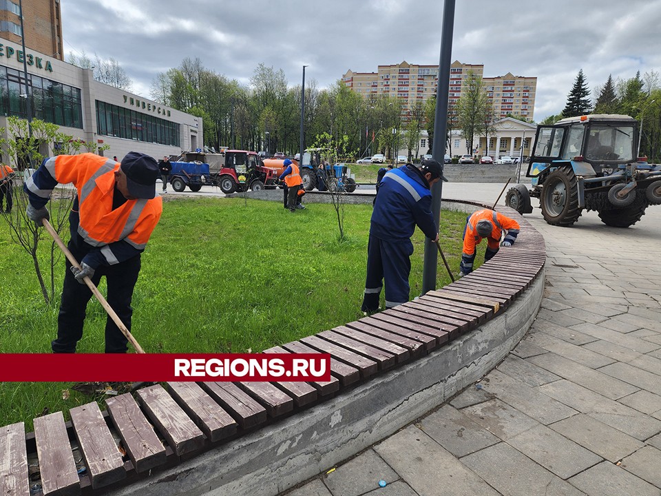 Генеральную уборку Центральной площади впервые после зимы провели в Красноармейске
