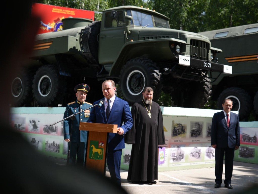 В День военного автомобилиста в Бронницах прошел митинг | REGIONS.RU /  Бронницы