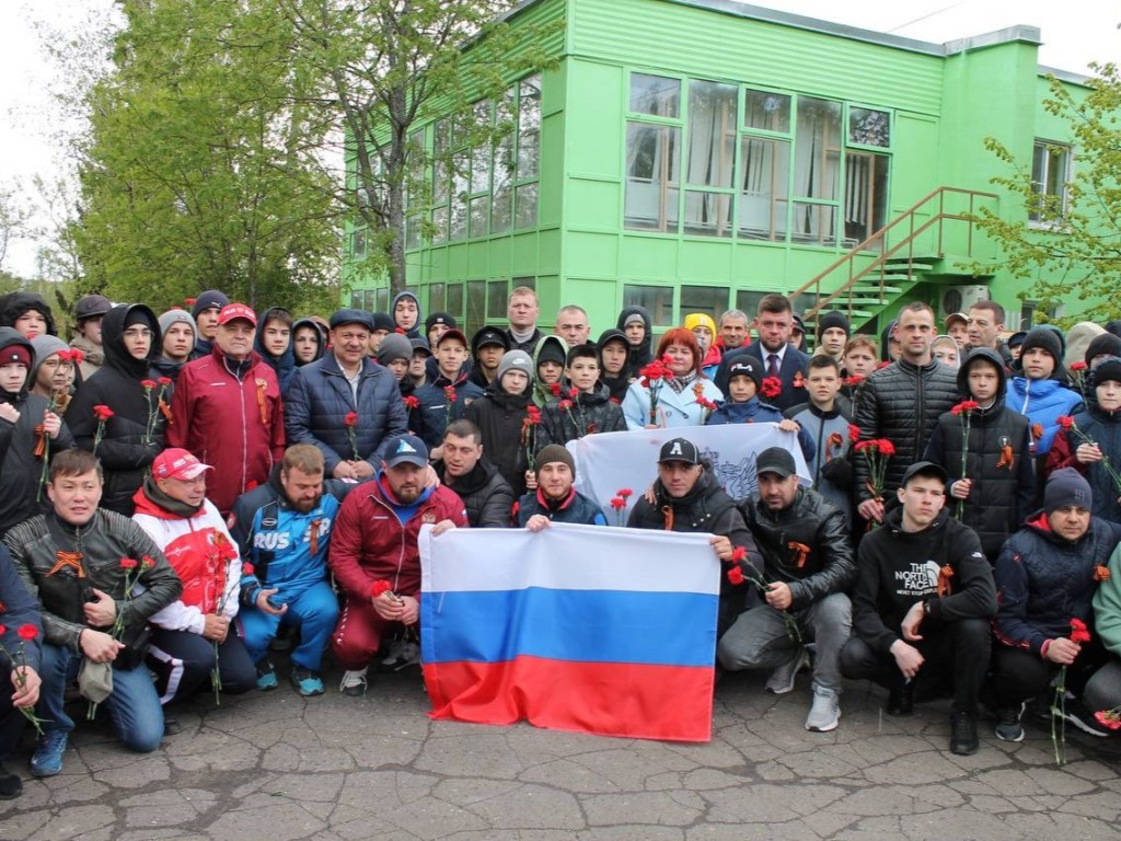Федерация бокса России с юношеской сборной посетила памятник под Чеховом