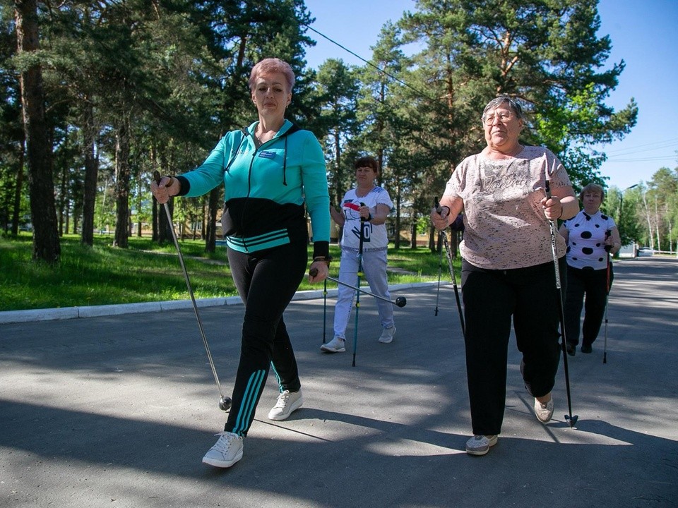 Пациенты поликлиники в Щурове могут присоединиться к занятиям по скандинавской ходьбе