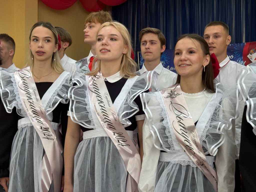 Алые взметнутся паруса: прозвенел прощальный звонок для выпускников Заборьевской школы