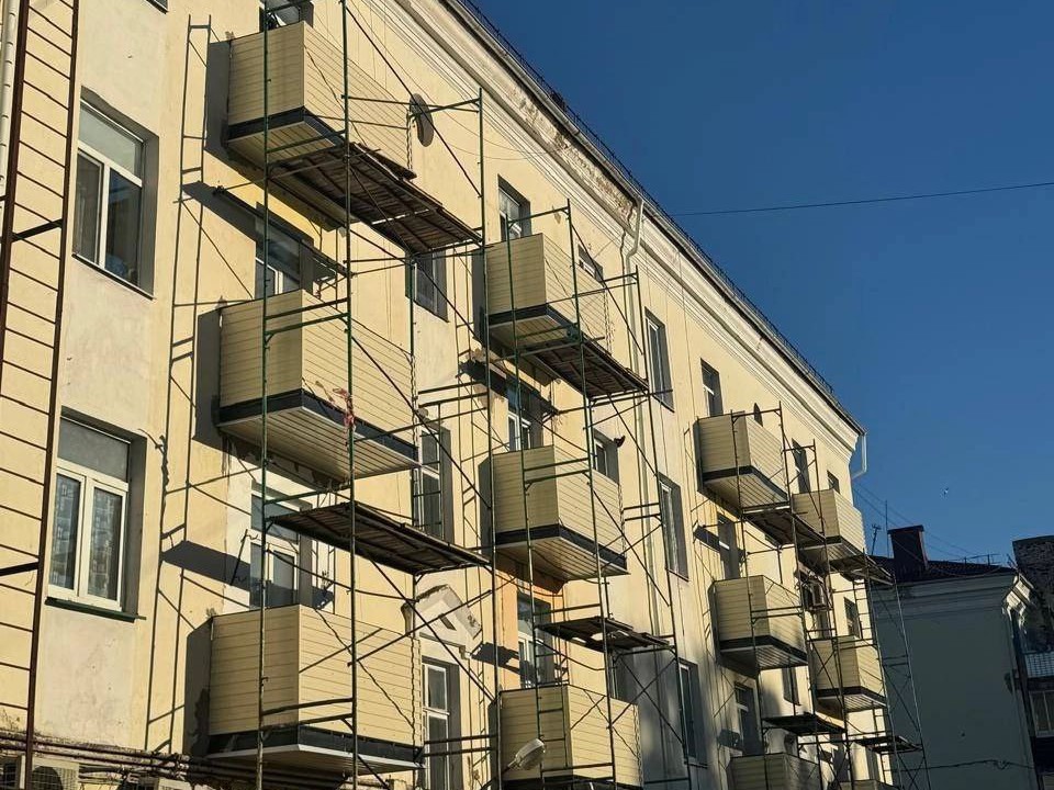 На улице Гагарина заменят балконные плиты в жилом доме