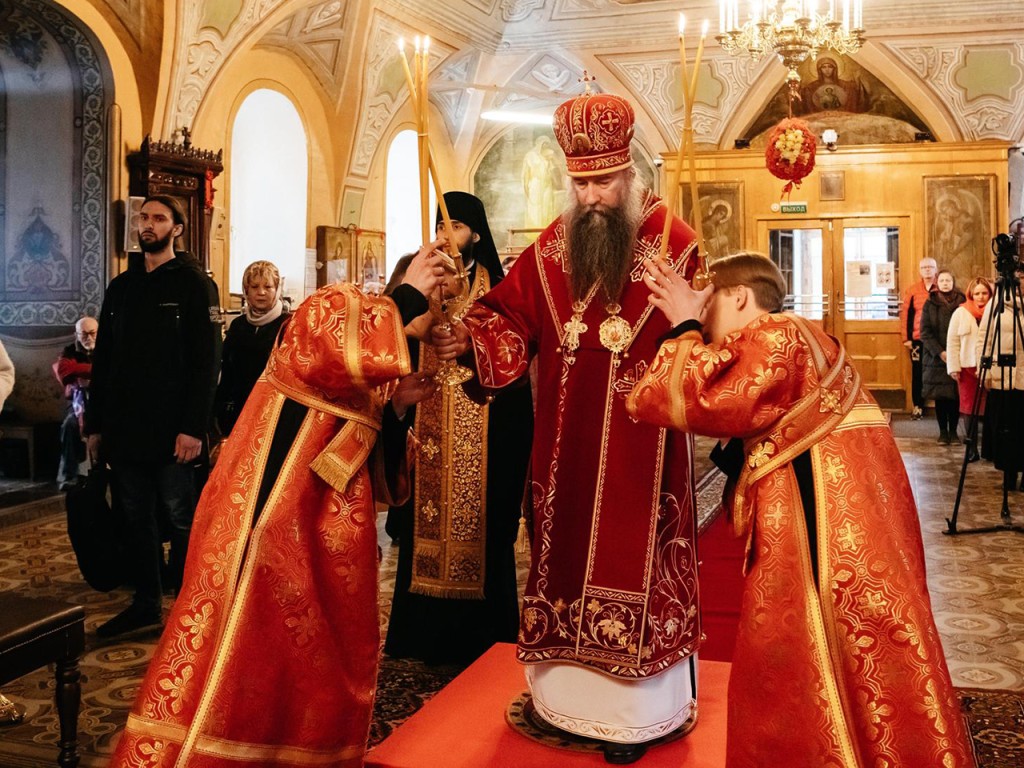 Наместник Свято-Троицкой Сергиевой лавры совершил Божественную литургию в  Пушкино | REGIONS.RU / Пушкино