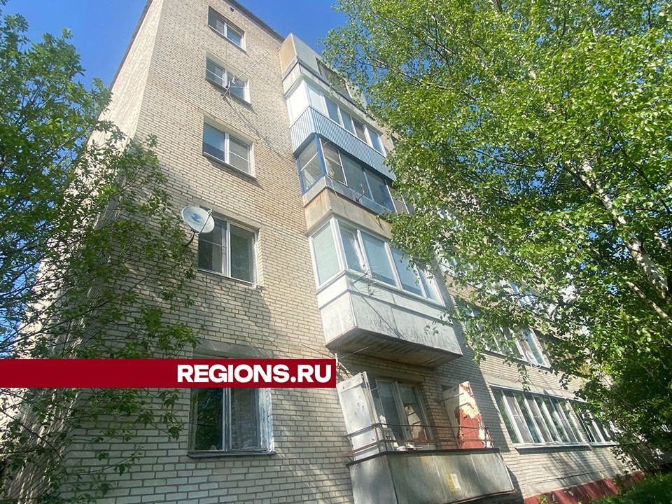 Балконную плиту отремонтируют в доме №10 по улице Центральной в Лесном