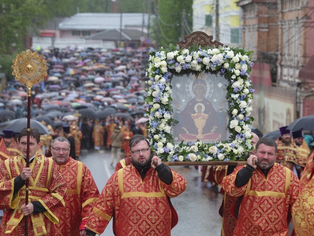 Ищем пути объезда: в Серпухове перекроют несколько улиц из-за Крестного  хода | REGIONS.RU / Серпухов