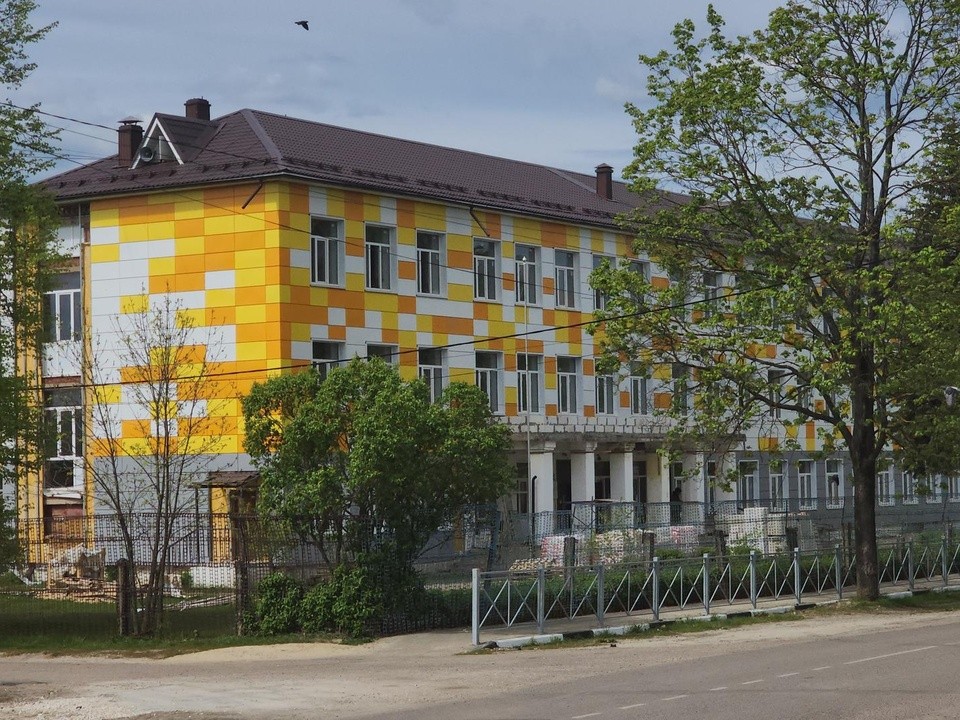 В поселке Большие Дворы отремонтировали кровлю школы №11