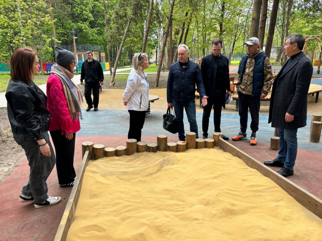 В Беличий парк завезли песок для детей после обращения жителей