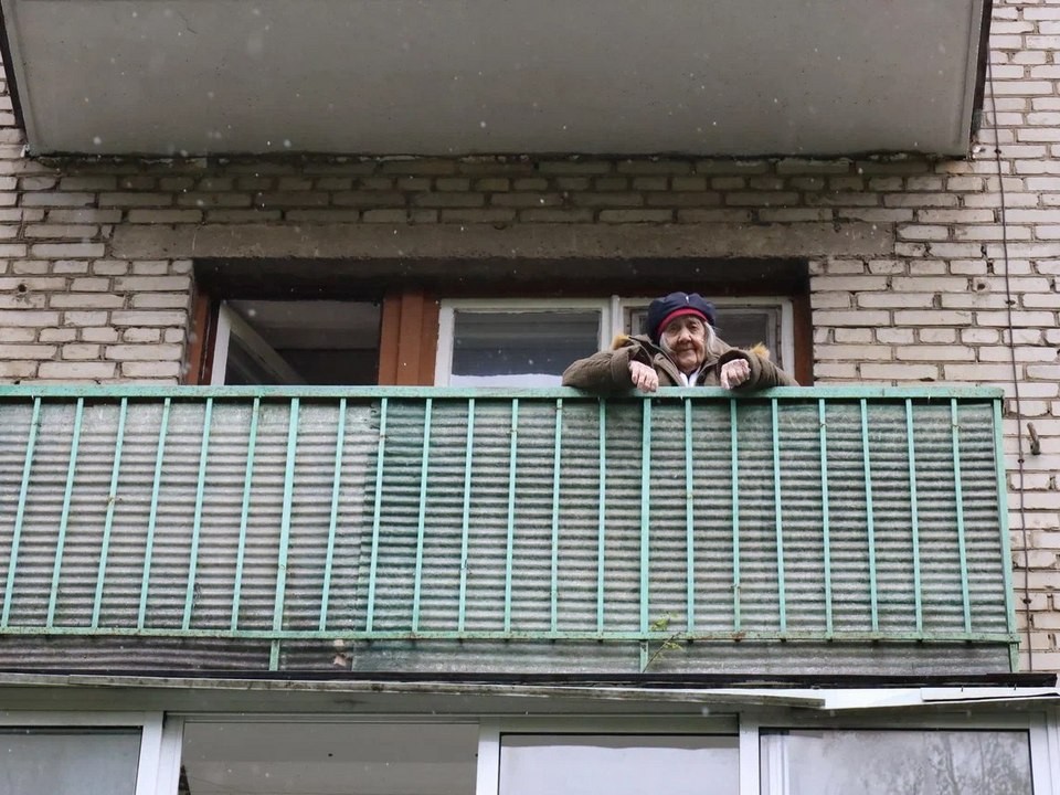 Мытищинцы выступили с танцами под балконом ветерана Великой Отечественной войны, блокадницы Наталии Беликовой