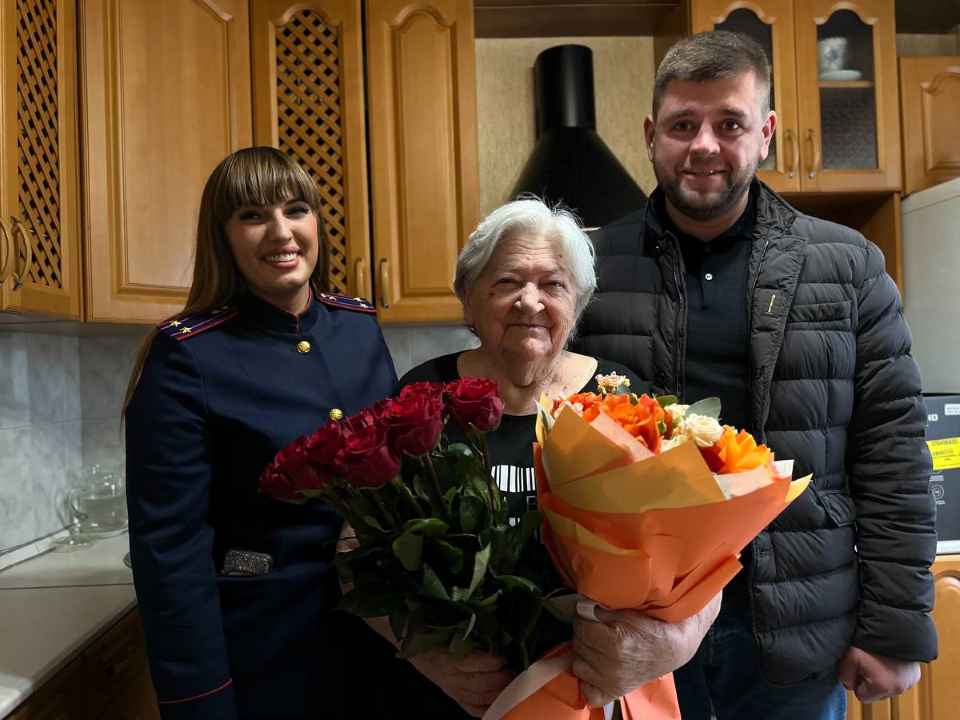 Ветерана Веру Кузнецову поздравили с наступающим Днем Победы