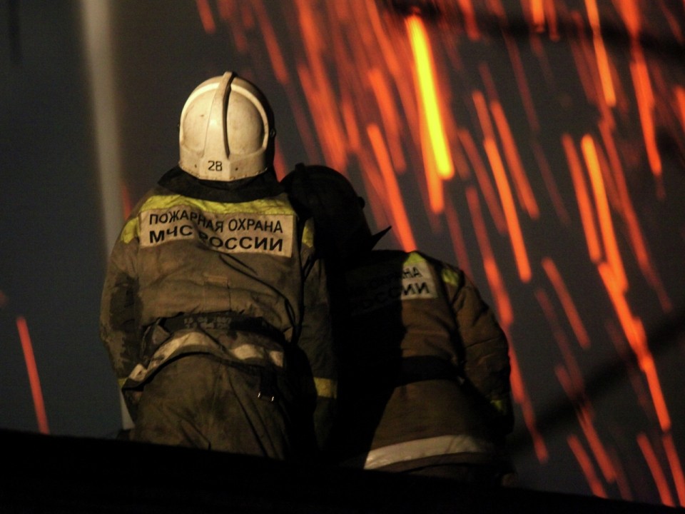В Москве вспыхнул пожар в цехе по производству полиэтиленовых пакетов