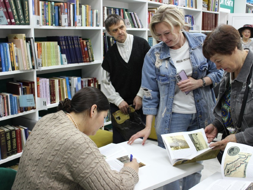 В Дмитровской библиотеке представили книгу, посвященную паломничеству в Святую Землю разных времен