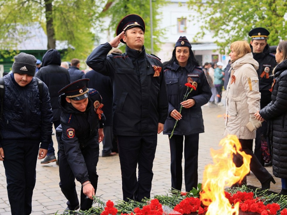 Королевские полицейские почтили память героев Великой Отечественной войны