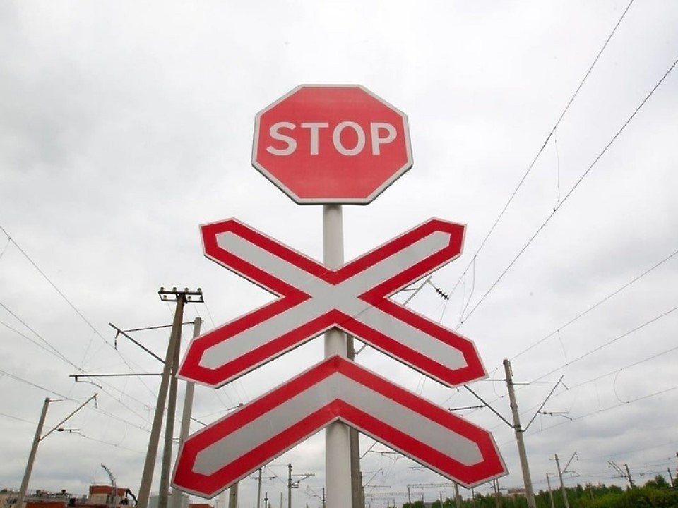 Движение на железнодорожном переезде в округе Истра ограничат
