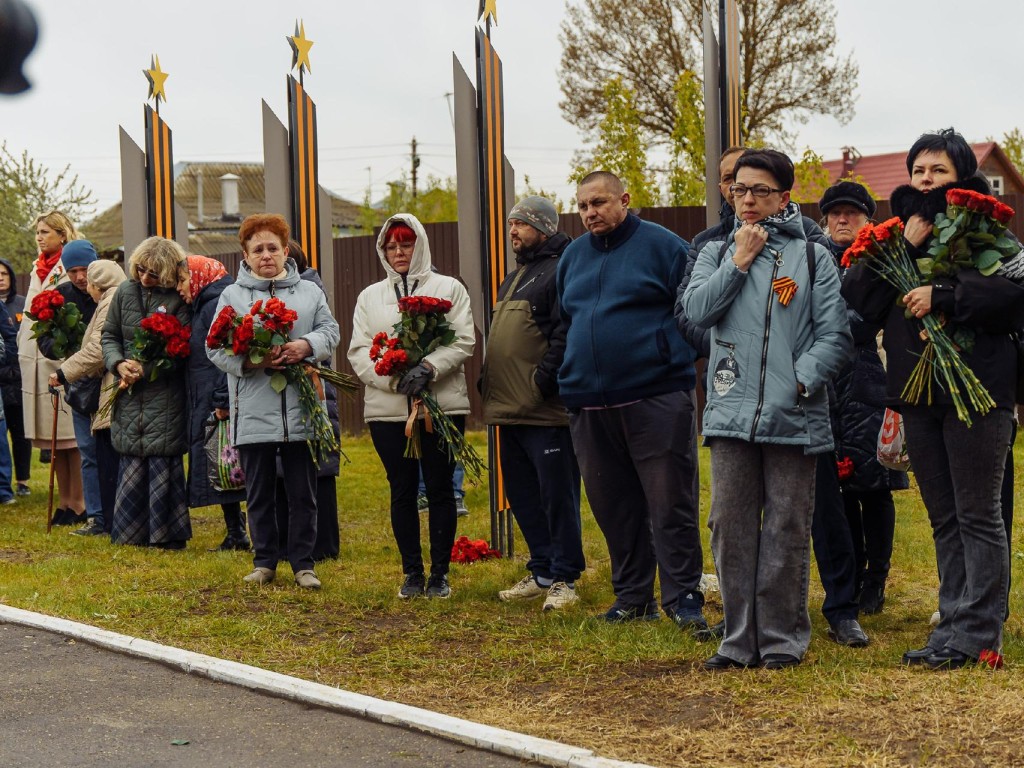 В деревне Давыдово открыли Аллею Памяти