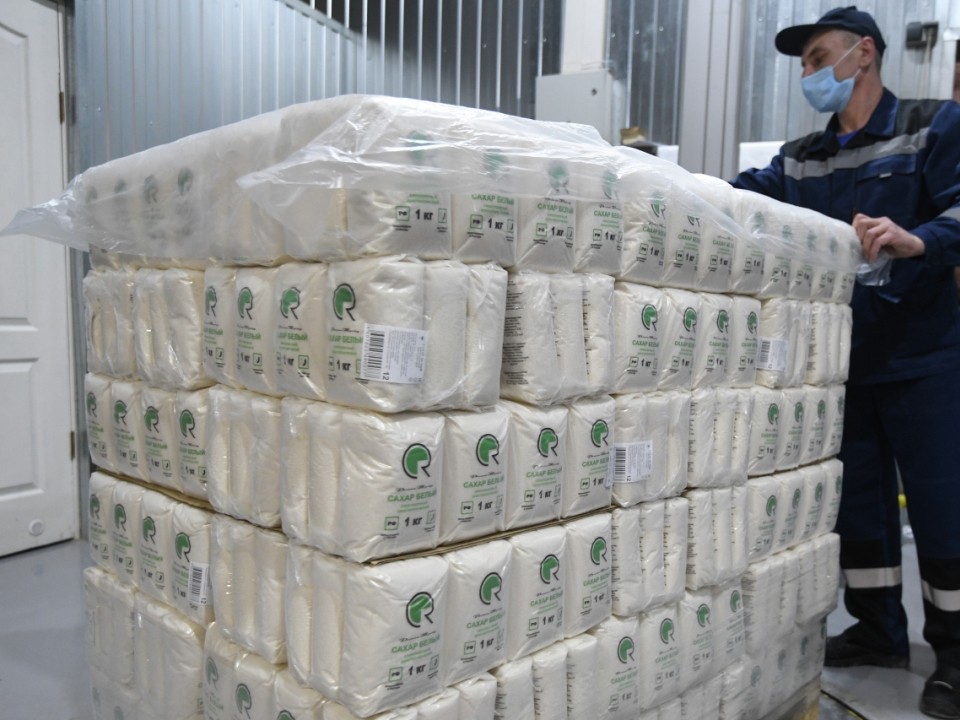 Российское правительство резко ограничило продажи сахара за рубеж