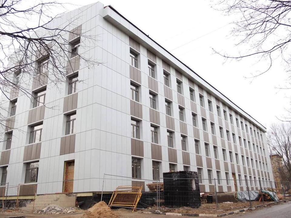 Для завершения капитального ремонта поликлиники в Дзержинском сменят подрядчика