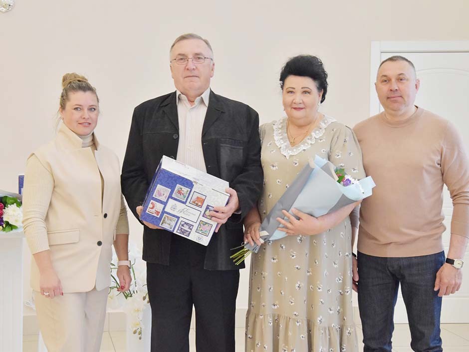 Долголетов совместной жизни поздравили в международный день семьи