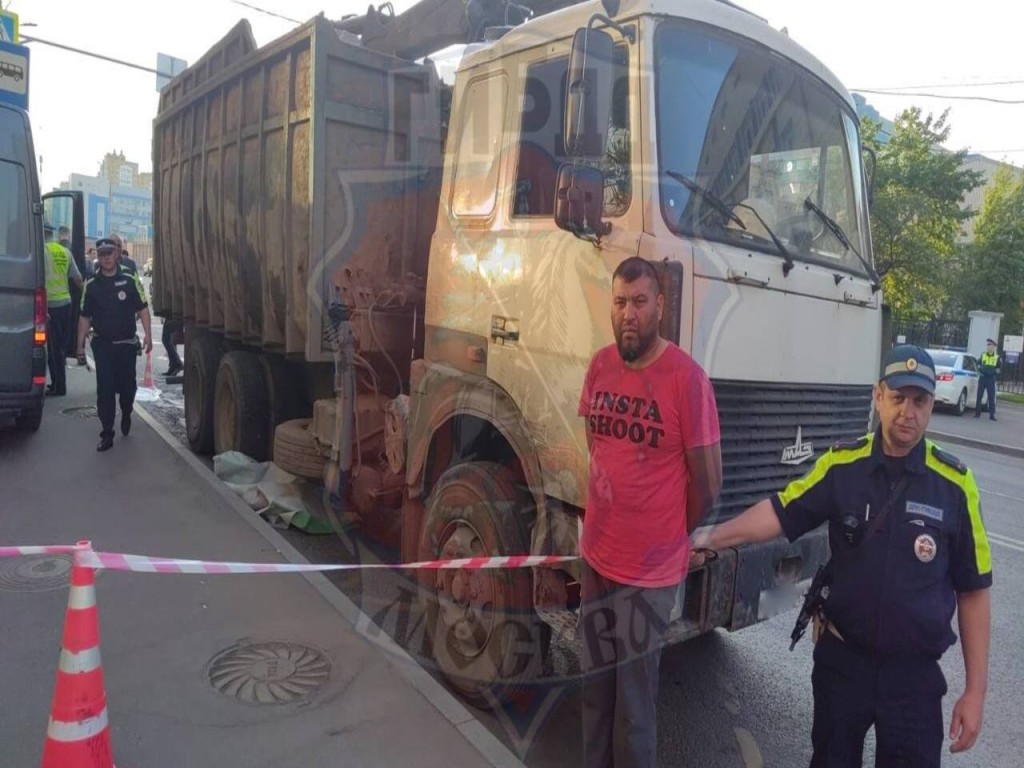 В Москве за смертельное ДТП с ребенком полицейские задержали водителя грузовика