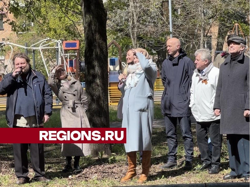 Артисты театра «Наш дом» исполнили для химкинских ветеранов песни военных лет
