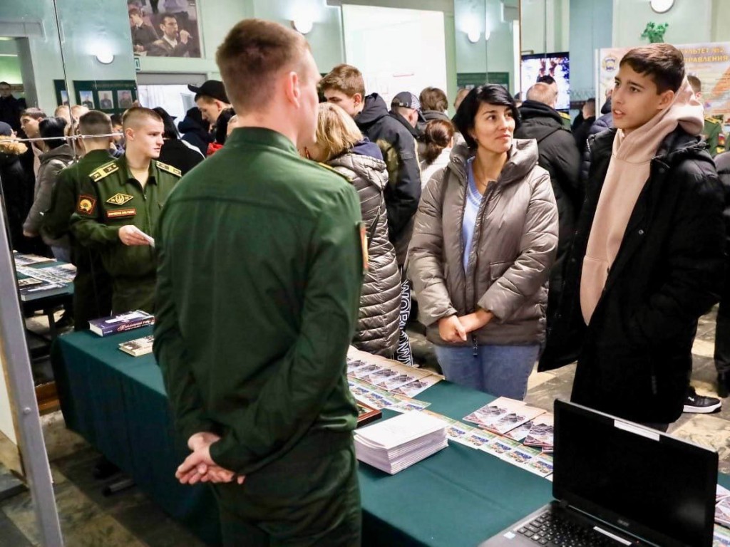 Школьников Серпухова приглашают на День открытых дверей в военную академию