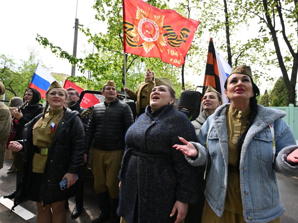 Балашихинского ветерана Александра Золотова поздравили с Днем Победы