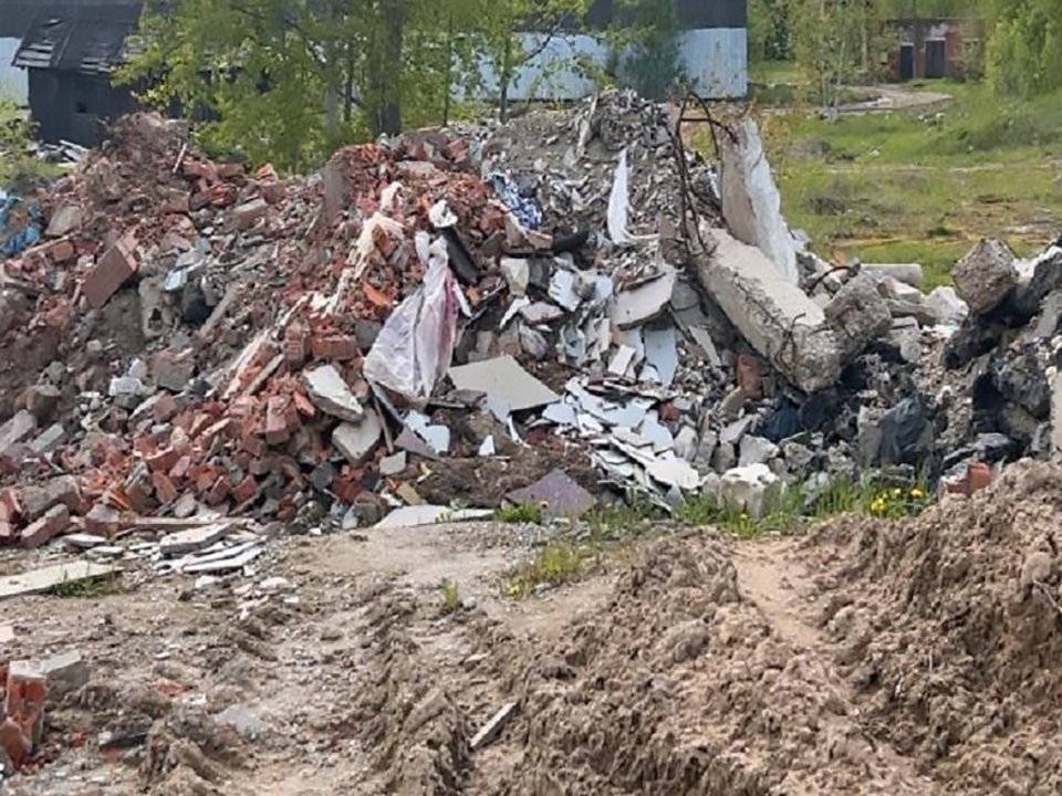 Стихийная свалка строительного мусора образовалась в одинцовской деревне
