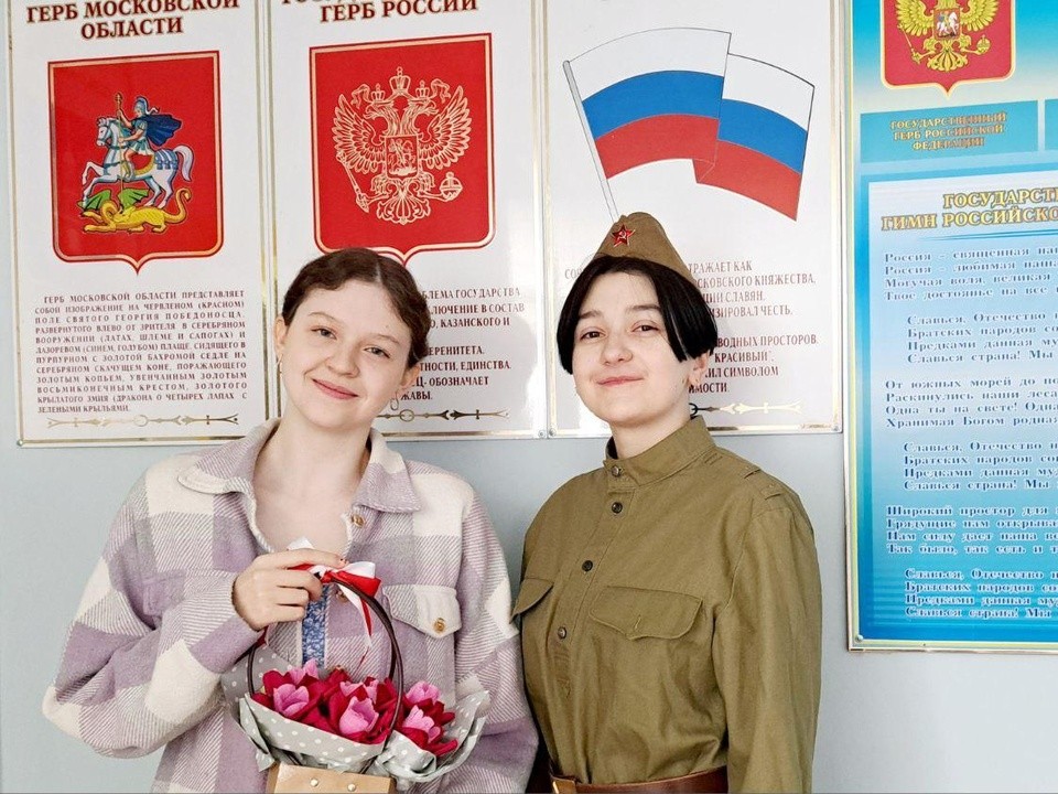 «Нам не помнить нельзя»: две студентки покорили жюри своим чтением военных стихов