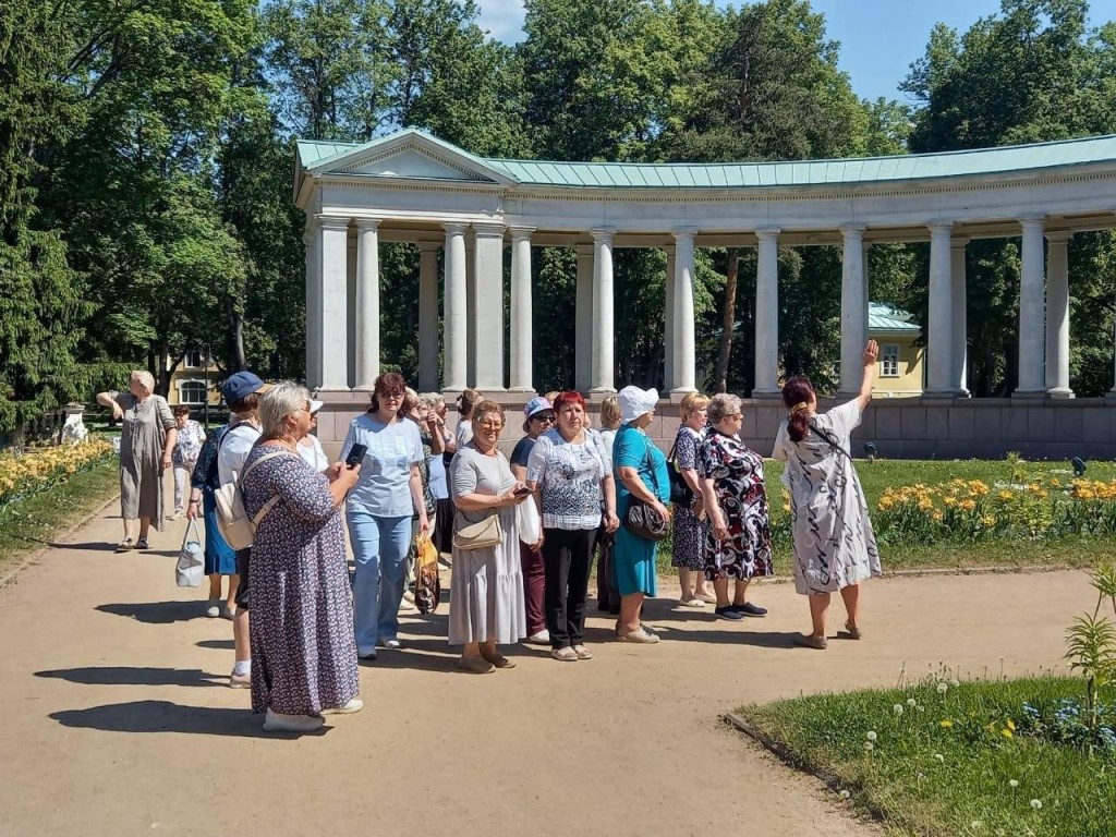 Для щелковских долголетов организовали бесплатные экскурсии в подмосковных музеях