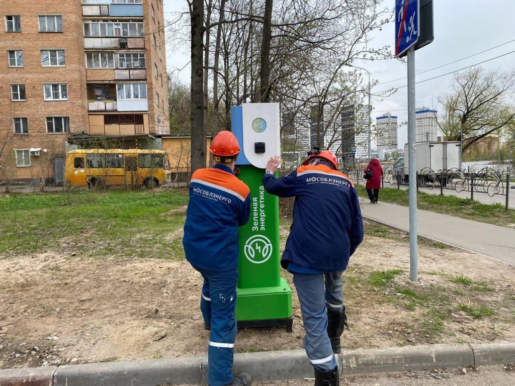 Зарядную станцию для электромобилей установили в микрорайоне Серебрянка в  Пушкино | REGIONS.RU / Пушкино