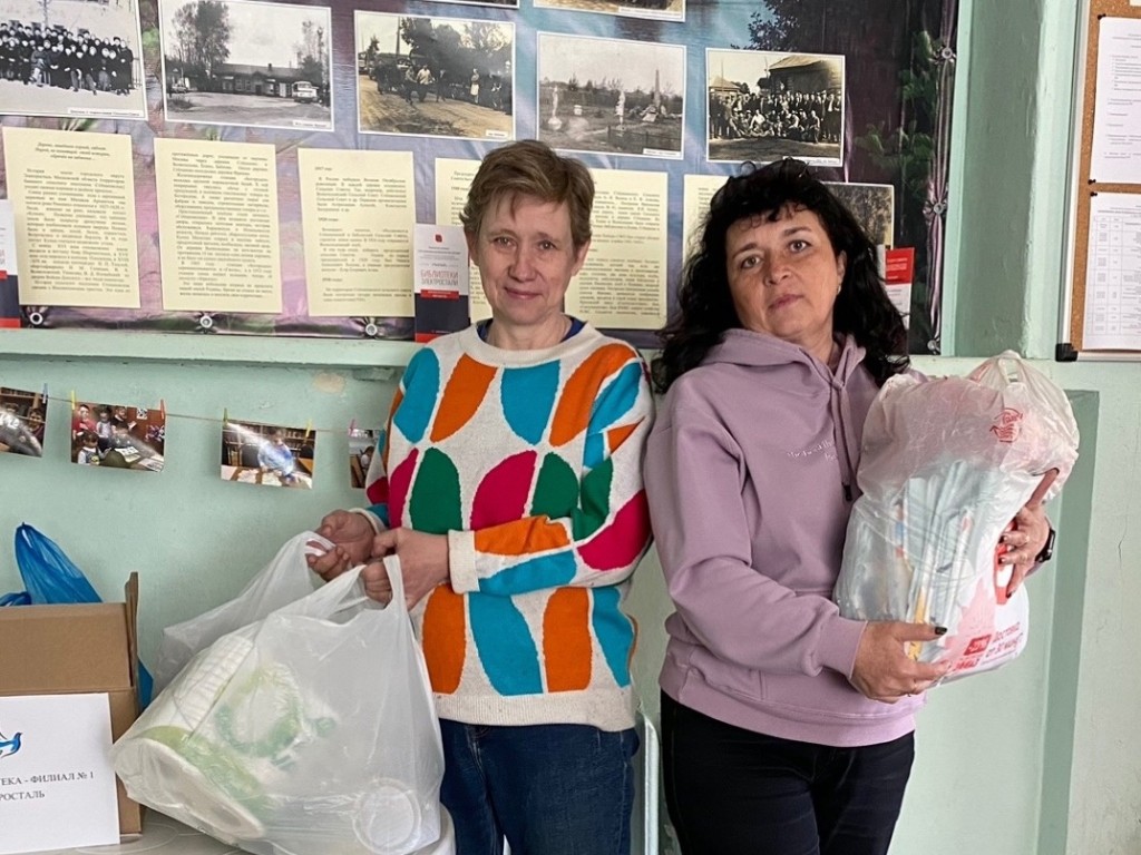 Читатели сельской библиотеки собрали гуманитарную помощь для российских бойцов