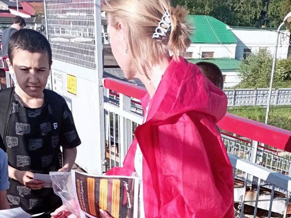 Более 40 информационных листовок распространили во время рейдов по безопасности на трех станциях в Раменском